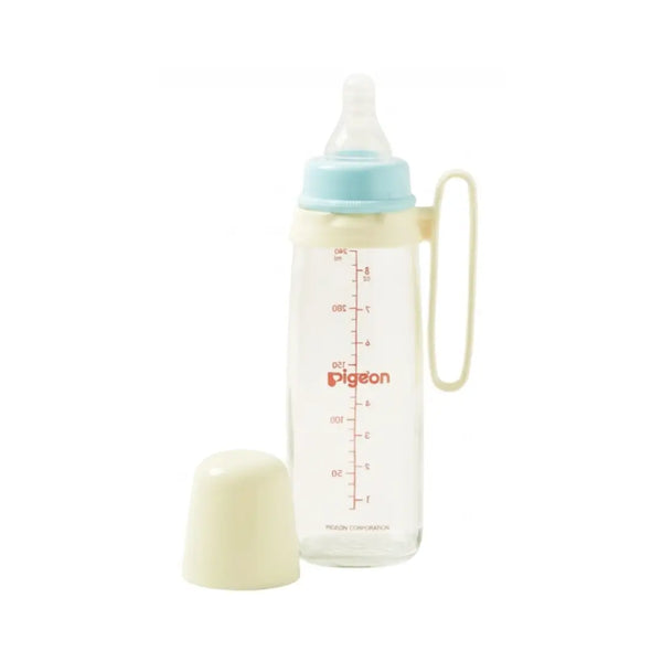 Pigeon Slim Neck Plastic Bottle with Handle 240ml 4+M Round Hole Medium PA26008